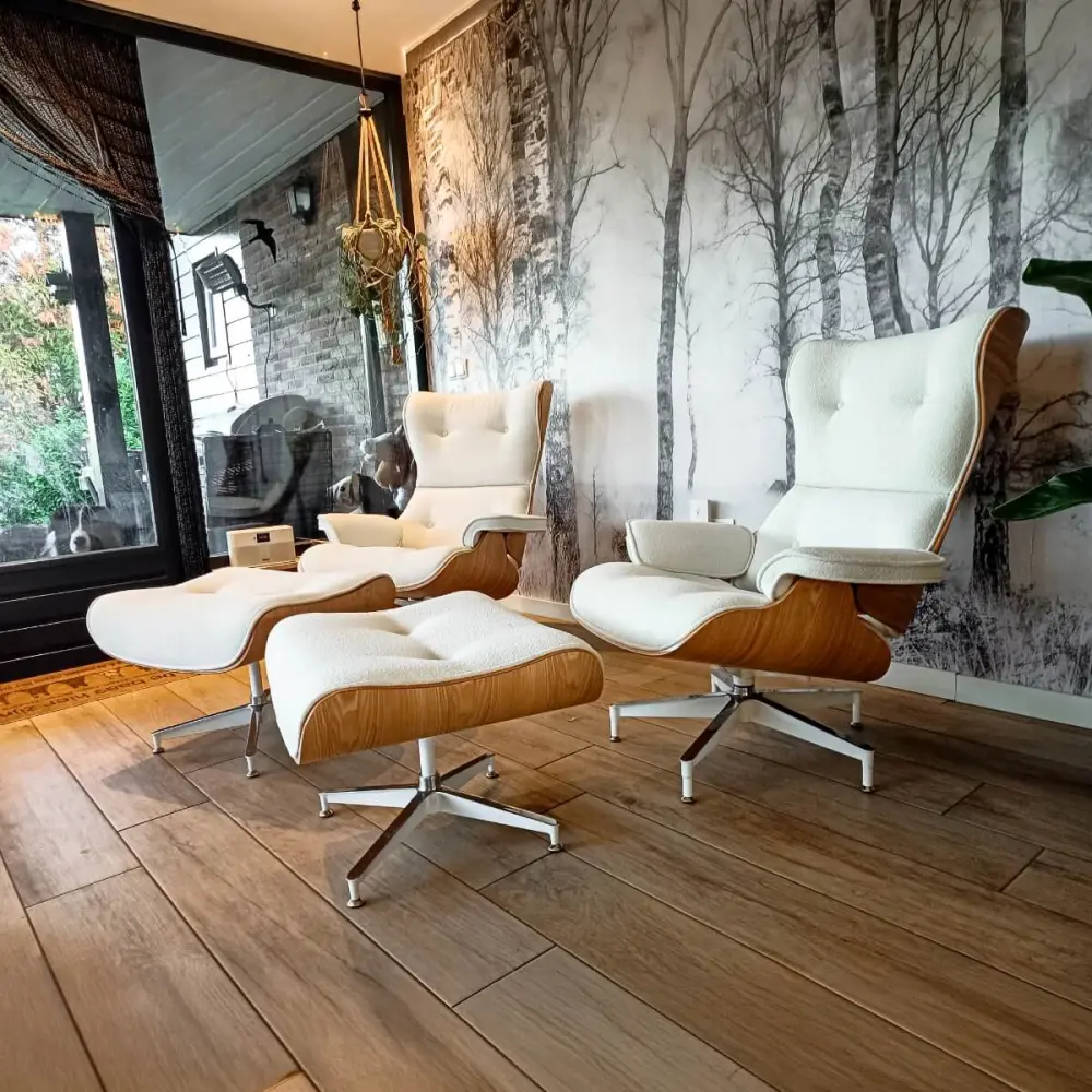 Cavel Lounge Chairs wit bouclé, samengesteld in de showroom voor klant uit Castelre
